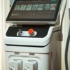 Nowoczesne urządzenie łączące technologię lasera diodowego oraz Nd:YAG, stworzone z myślą o wszechstronnych zabiegach estetycznych na twarz i ciało.